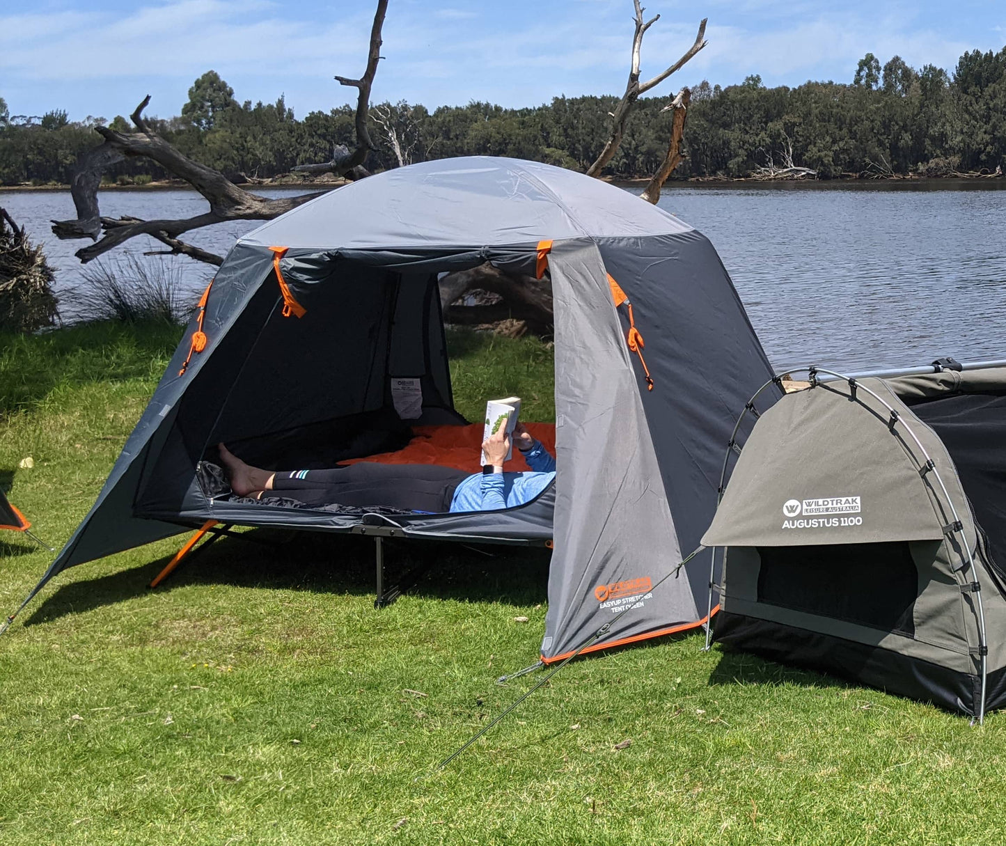 Wildtrak™ Easy Up Queen Stretcher Tent, Powder Coated Steel Frame, Ultra-fine Mesh, 2 Large Vestibules, Internal pockets, Mesh Storage Shelf, Ripsop Waterproof Fly, Heavy Duty Carry Bag with Handles (200x144x150cm)