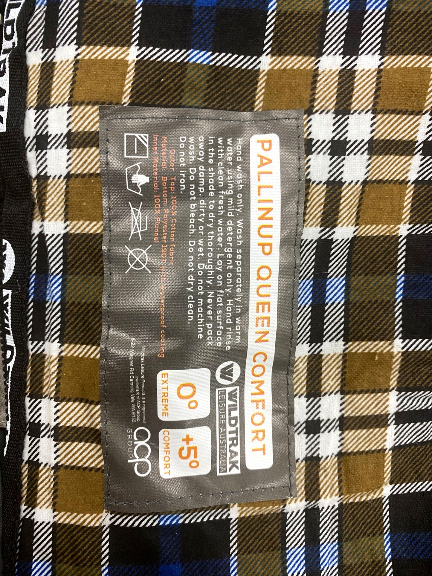 Wildtrak™ Pallinup Queen Comfort Cuffed Sleeping Bag, 0-5°C, Flannel Inner, Hardwearing Cotton Outer, Auto Lock Zips, Sewn-through Contruction, Sewn-in Storage Pocket, Storage Bag with Compression Straps, 152 x 200cm