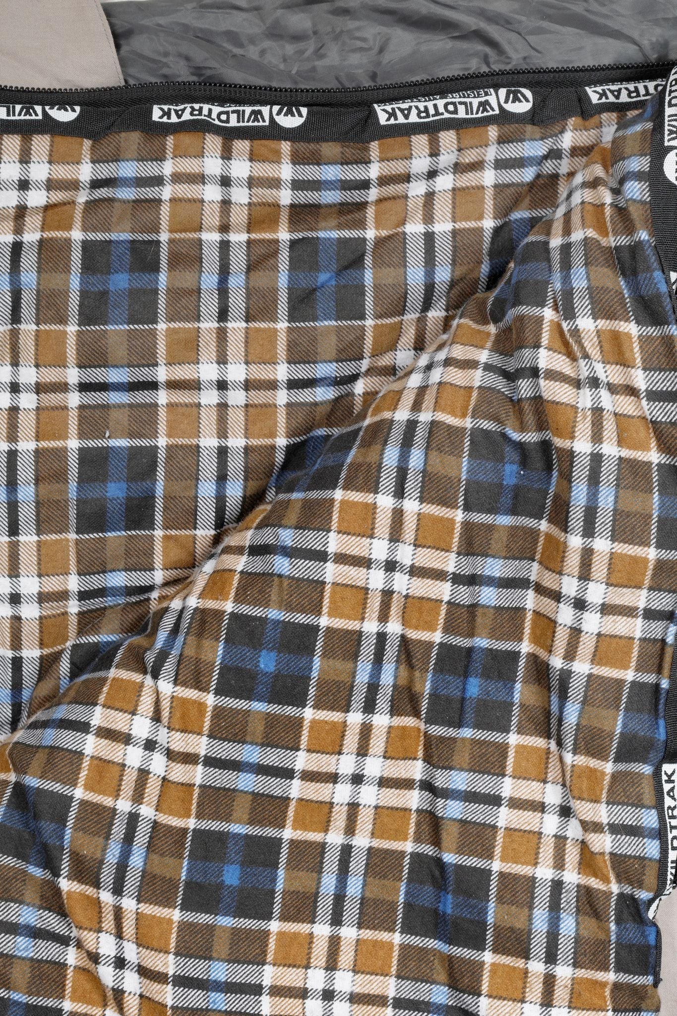 Wildtrak™ Pallinup Queen Comfort Cuffed Sleeping Bag, 0-5°C, Flannel Inner, Hardwearing Cotton Outer, Auto Lock Zips, Sewn-through Contruction, Sewn-in Storage Pocket, Storage Bag with Compression Straps, 152 x 200cm