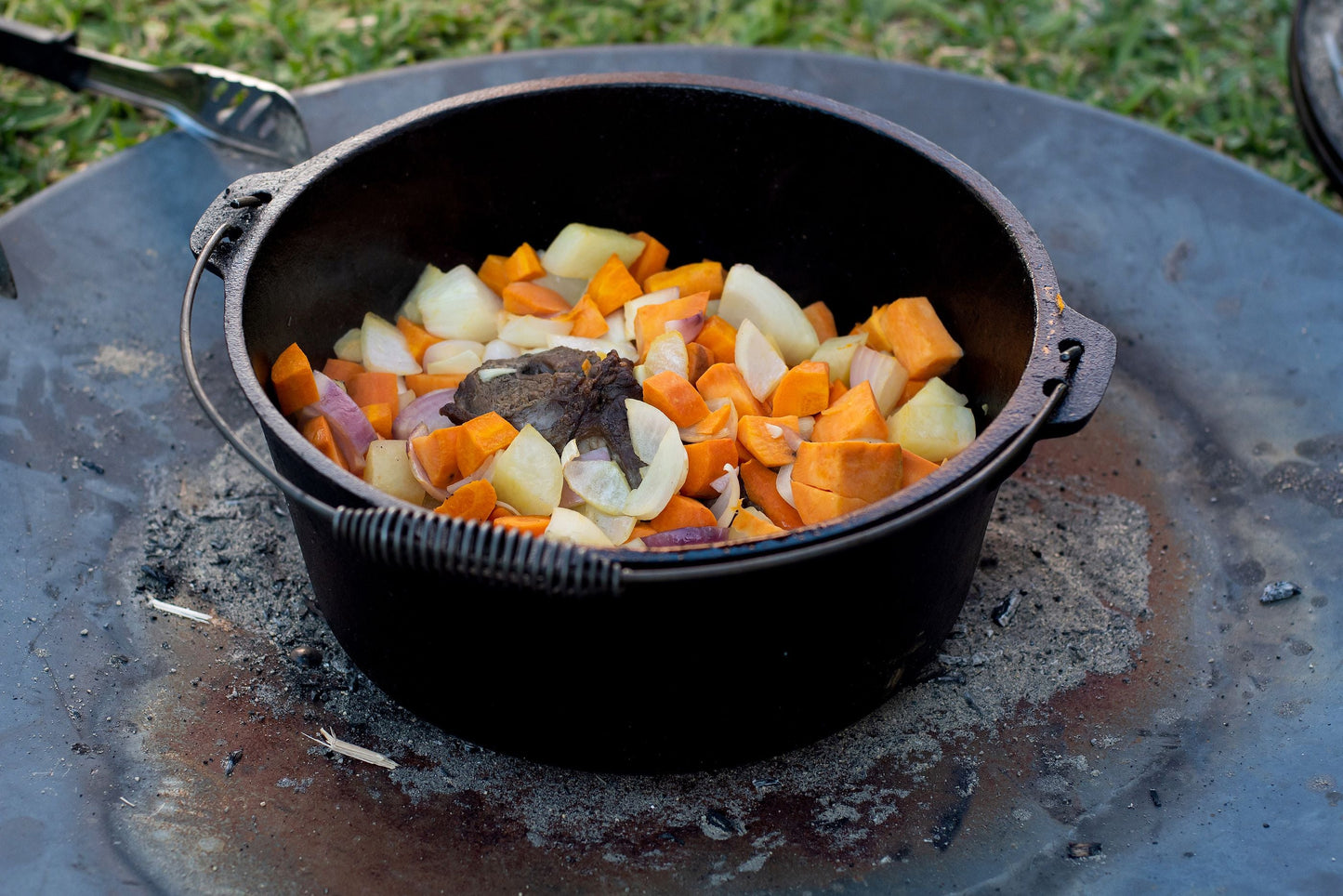 Wildtrak™ 12 Quart Heavy Duty Pre-Seasoned Round Cast Iron Camp Oven with Lip and Handle