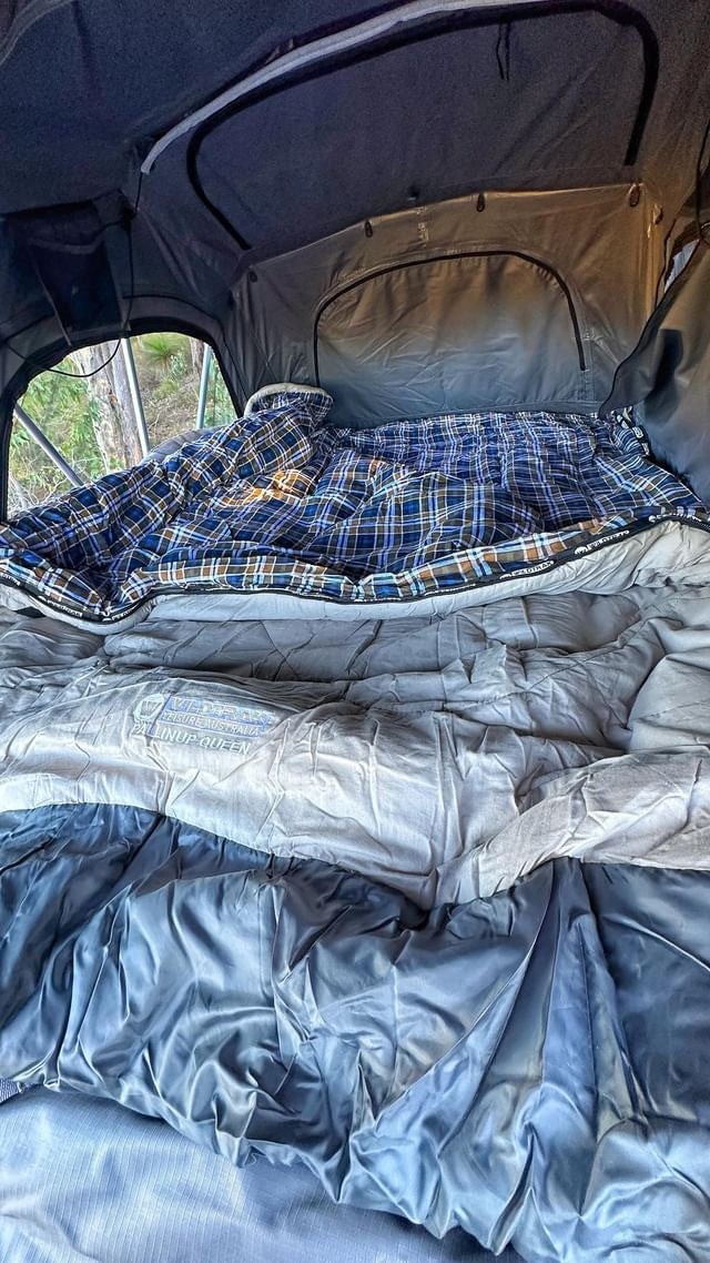 Wildtrak™ Pallinup Queen Comfort Cuffed Sleeping Bag, 0-5°C, Flannel Inner, Hardwearing Cotton Outer, Auto Lock Zips, Sewn-through Contruction, Sewn-in Storage Pocket, Storage Bag with Compression Straps, 152 x 200cm