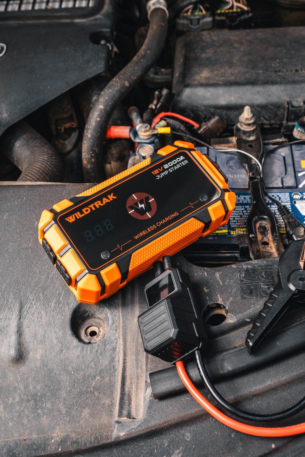Wildtrak™ Heavy-Duty 2000A 16KMAH HP Lithium Car & 4WD Jump Starter Power Bank (Petrol & Diesel) with Case, USB C Port & Wireless Charging