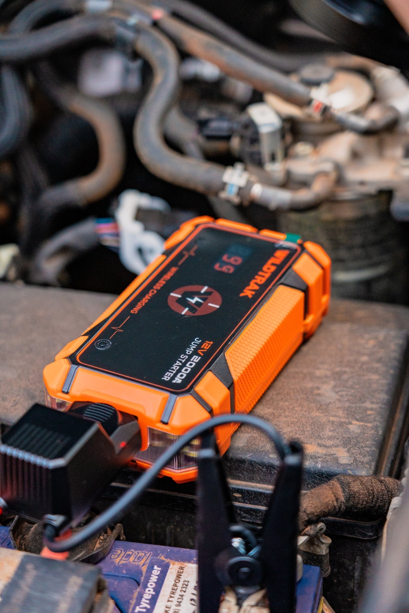 Wildtrak™ Heavy-Duty 2000A 16KMAH HP Lithium Car & 4WD Jump Starter Power Bank (Petrol & Diesel) with Case, USB C Port & Wireless Charging