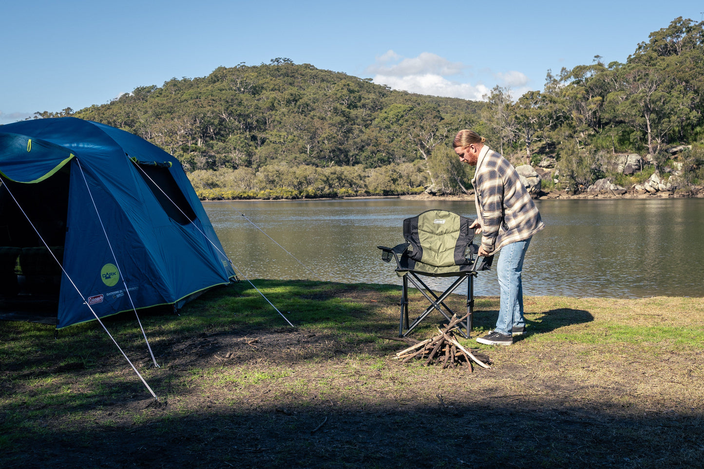 Coleman™ Quad Fold Swagger Chair, Extra Wide, Adjustable lumber support, Mobile Phone Holder, Drink Holder, Carry Bag, 250kg